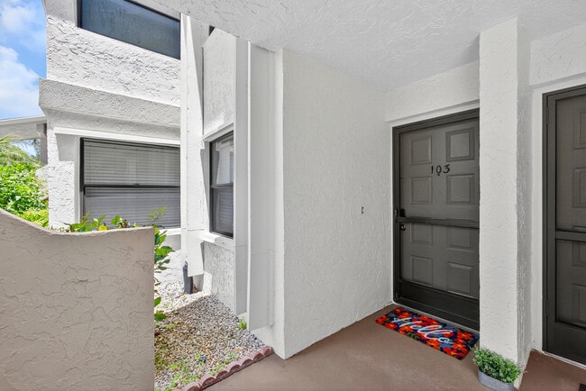 Building Photo - 12790 Briarlake Dr