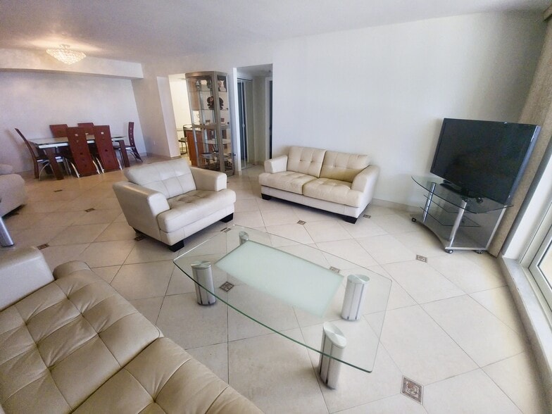 Building Photo - 1833 S Ocean Dr