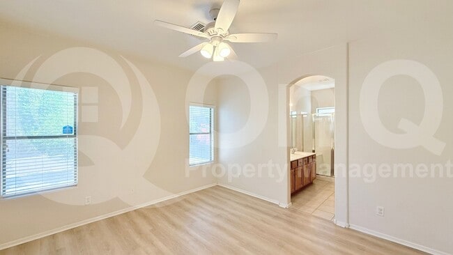 Building Photo - 2516 W Amber Sun Dr