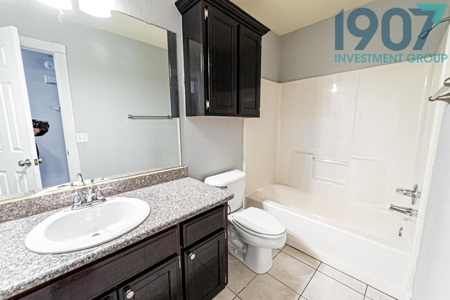 Building Photo - 1925 Bluegrass Ct