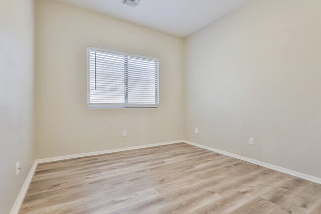 Building Photo - 45129 W Desert Cedars Ln