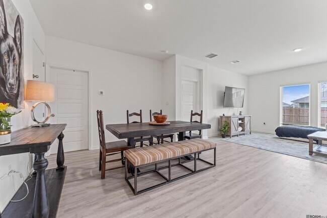 Building Photo - 12780 Sweetleaf Ave