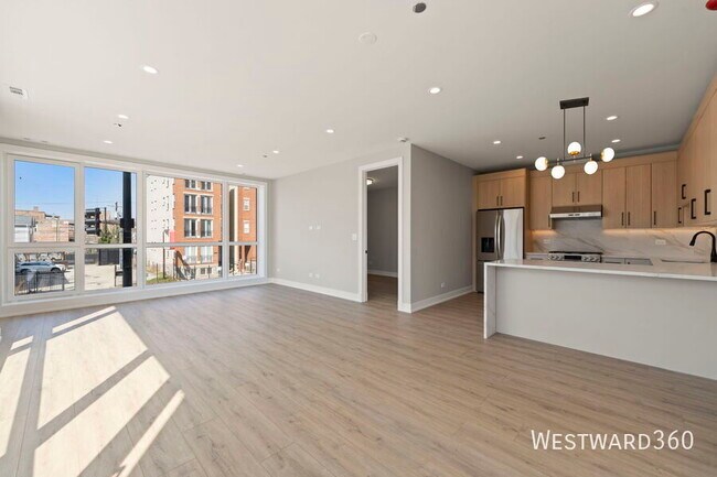 Building Photo - 2354 W Polk St