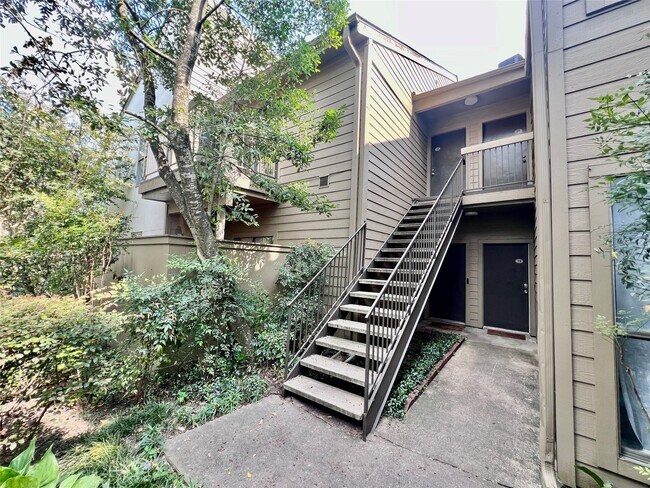 Building Photo - 10047 Westpark Dr