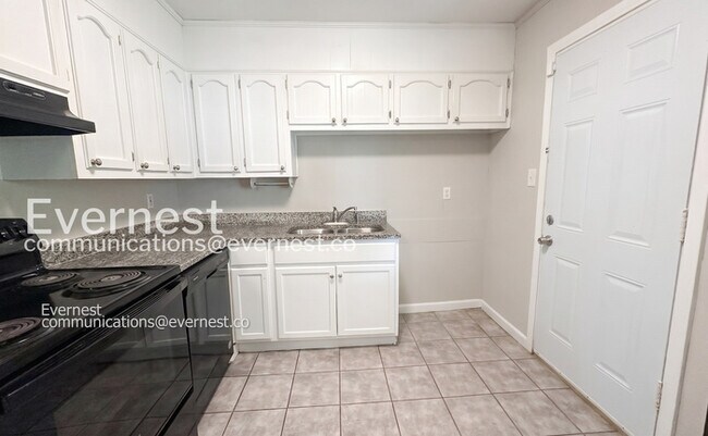 Building Photo - 200 Woodward Dr