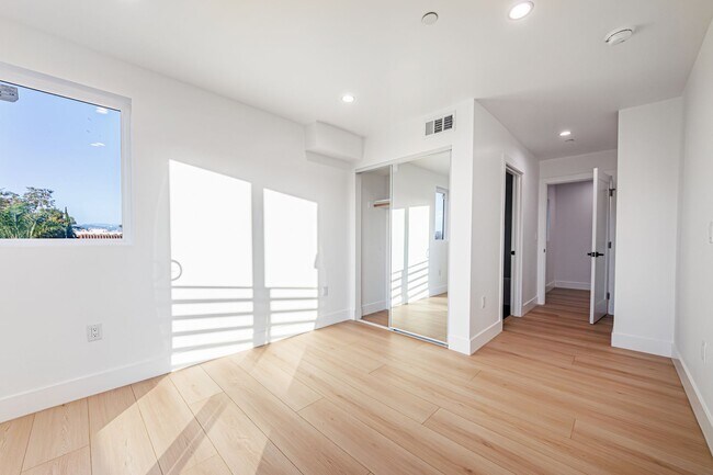 Building Photo - 1658 S. Hayworth Ave