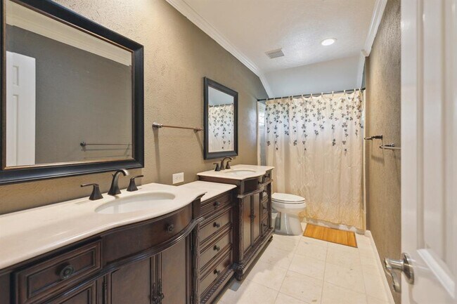 Building Photo - 5704 Sam Houston Cir