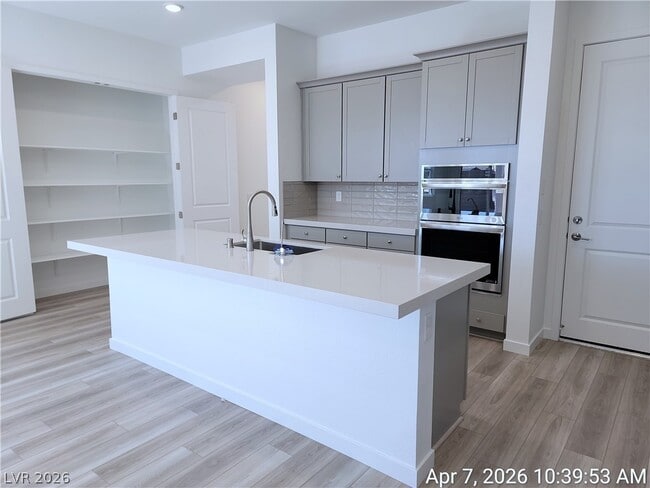 Building Photo - 96 Ibiza Lk Dr