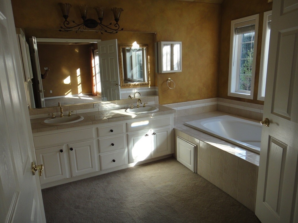 Building Photo - 17083 SW Arbutus Dr