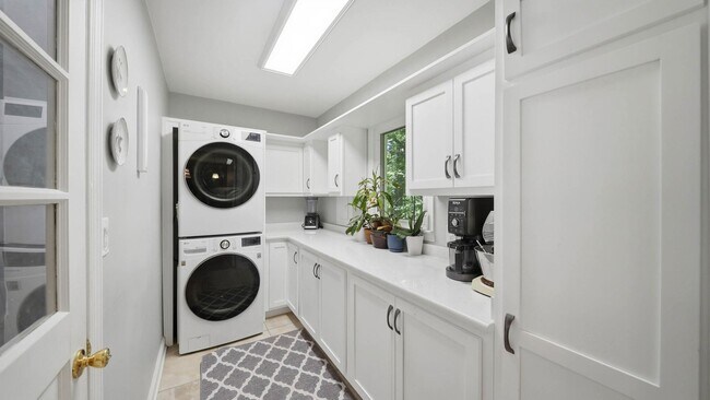 Building Photo - Charming Signal Mountain Home
