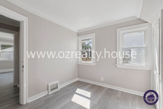 Building Photo - 1263 Crestwood Rd