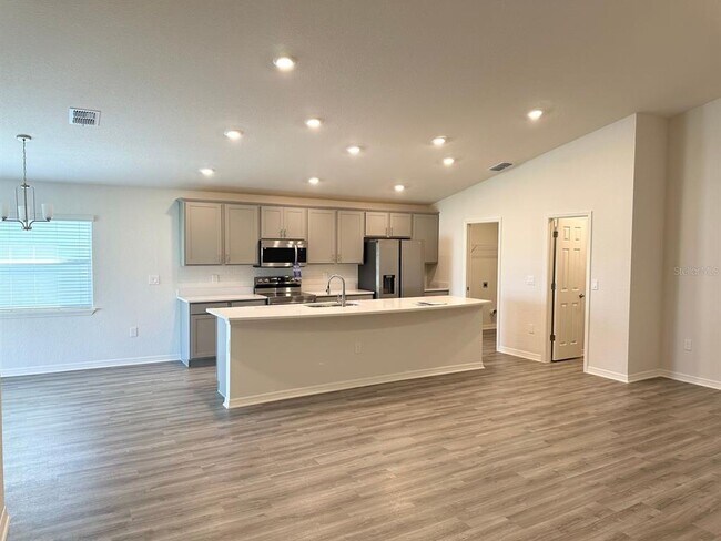 Building Photo - 1615 Eucalyptus Wy