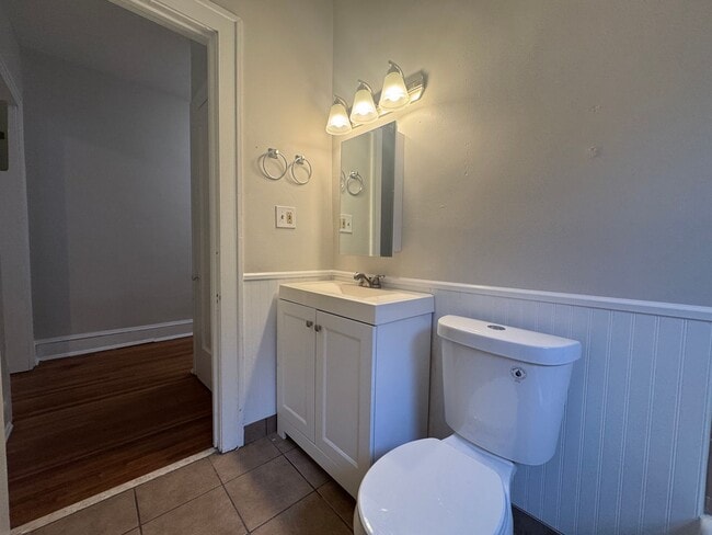 Building Photo - 2773 Hampshire-Unit 9