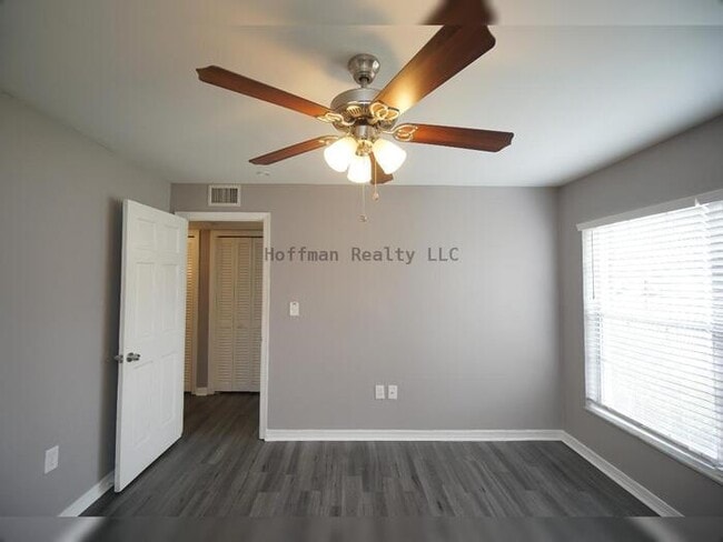 Building Photo - Lakefront Condo in Carrollwood!