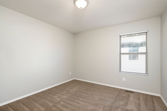 Building Photo - Newer 3 bedroom duplex in Republic!