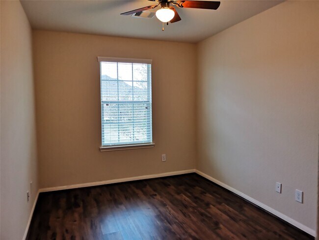 Building Photo - 2302 Waterford Park St