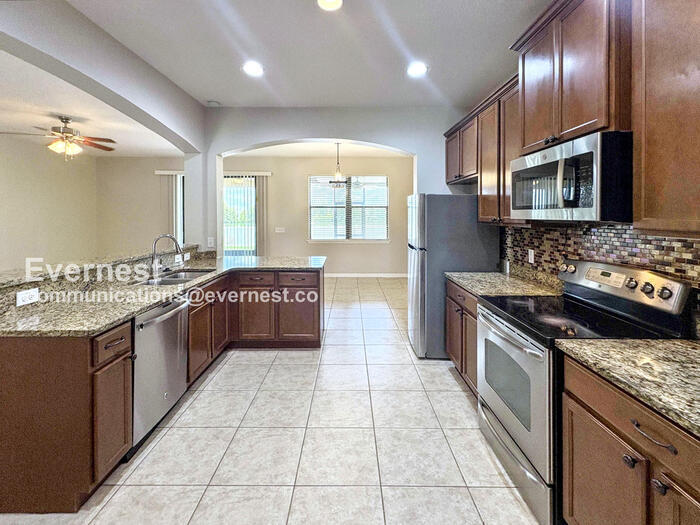 Building Photo - 2318 Sebago Dr