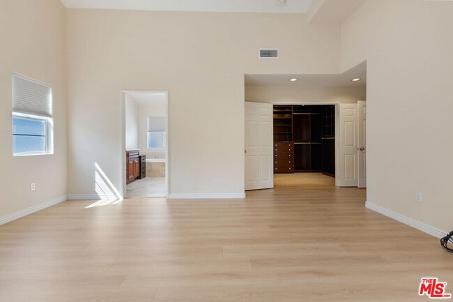 Building Photo - 2020 Penmar Ave