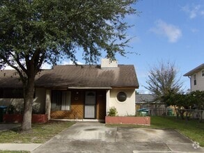 Building Photo - Hummingbird 132-D