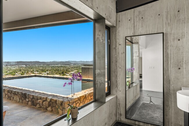Building Photo - 4925 E Red Rock Dr