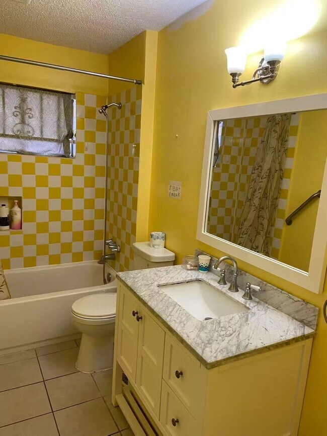 Building Photo - 8911 Mobud Dr