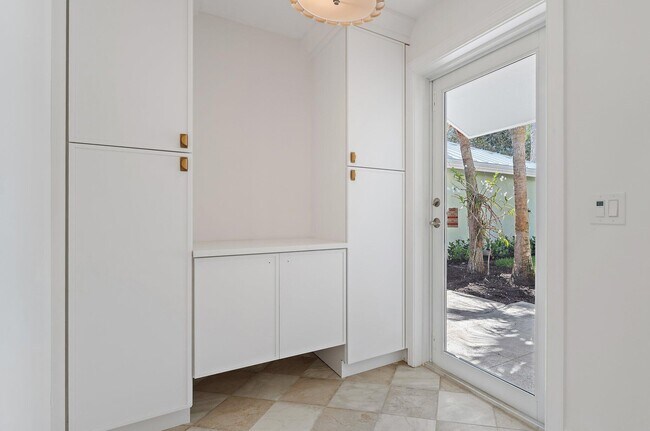 Building Photo - 139 Sand Pine Dr