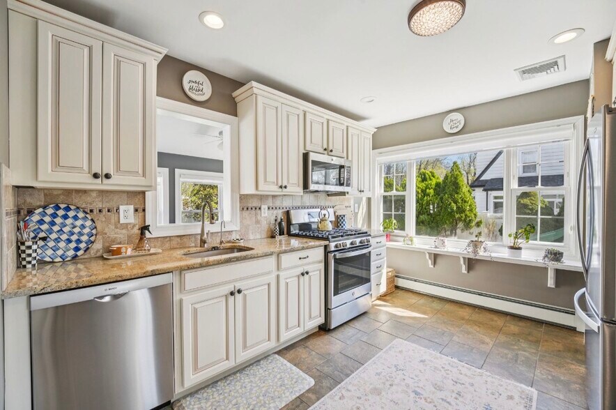 Building Photo - 525 Ramapo Ave