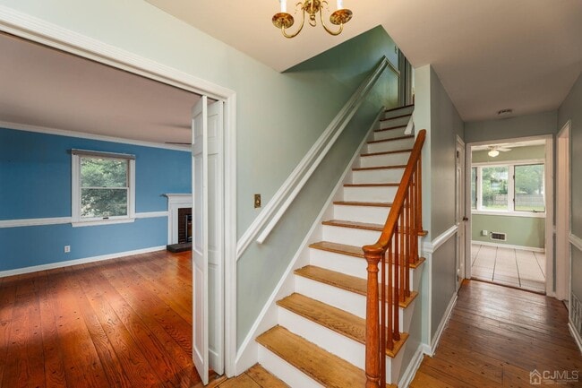 Building Photo - 526 Grove Ave