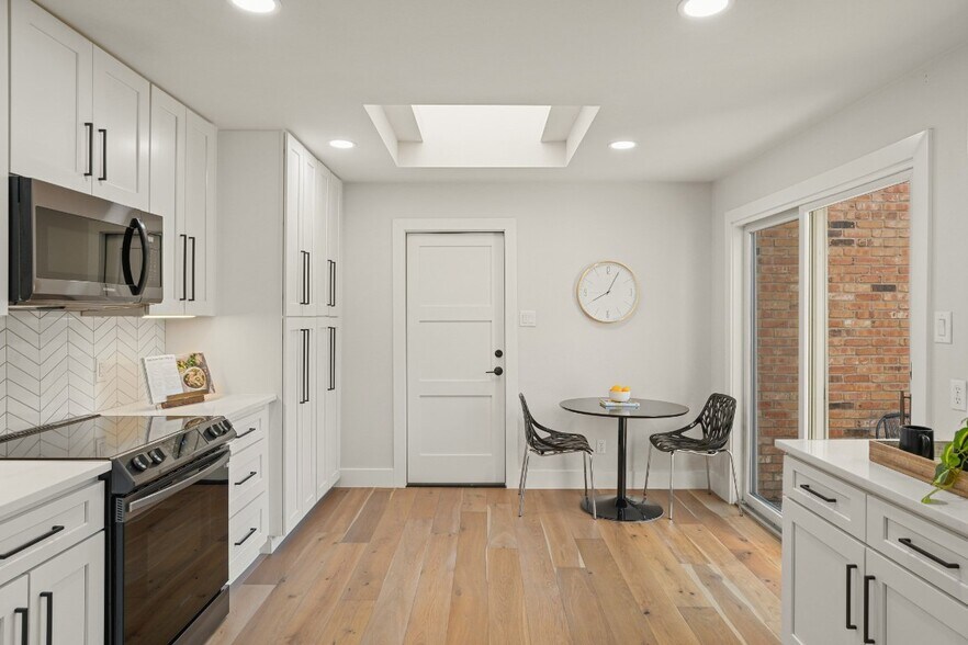 Building Photo - 8138 Forest Mesa Dr