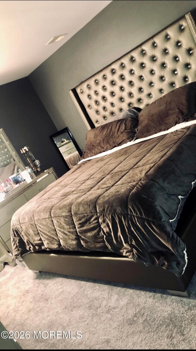 Building Photo - 398 Brookview Ct