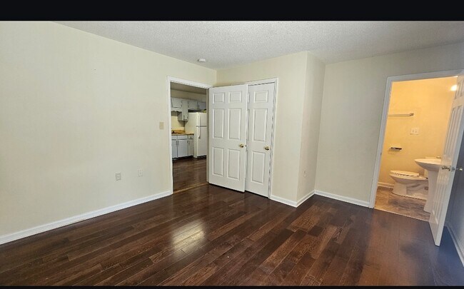 Building Photo - 2966 Landmark Ct NE