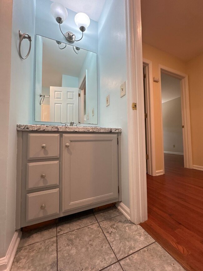 Building Photo - Charming 3BR Home with Bonus Room, Fenced Backyard & Quiet Cul-de-Sac Location