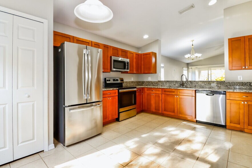 Building Photo - 11921 Autumn Creek Dr