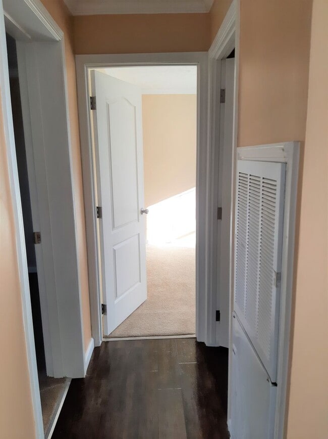 Building Photo - SUBLEASE through May 2026 3 Bedroom 2 Bath-Beautiful Views