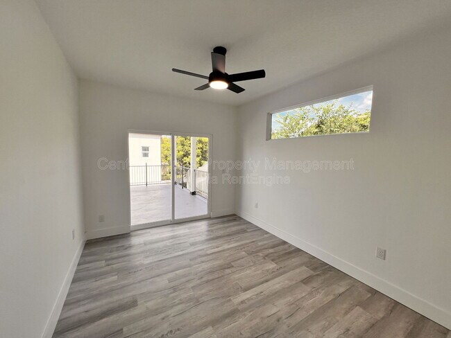 Building Photo - 21 N Hampton Ave