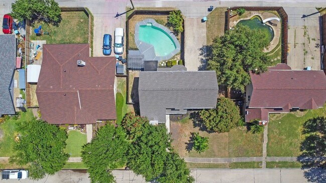 Building Photo - 5206 Vagas Dr