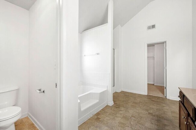 Building Photo - 1255 Wondering Way