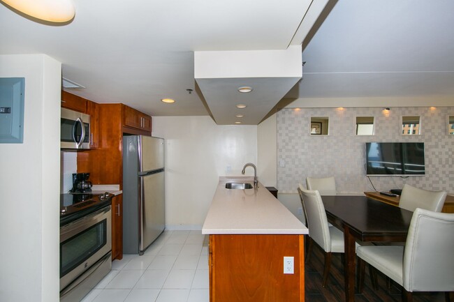 Building Photo - ILIKAI 1430 -Prime Living in Waikiki -