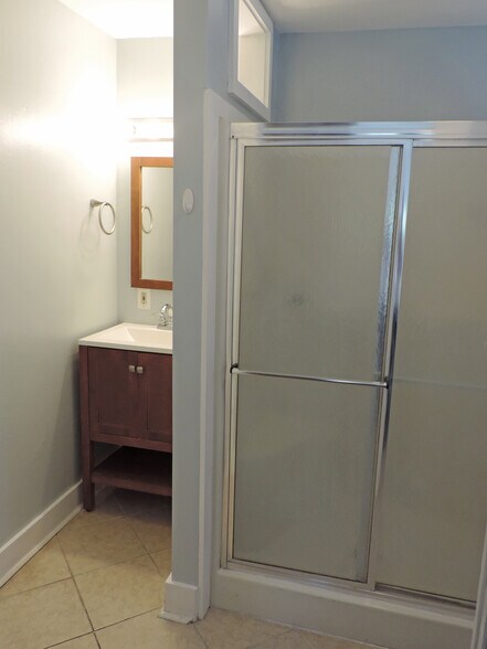 Bathroom - 3501 Annunciation St
