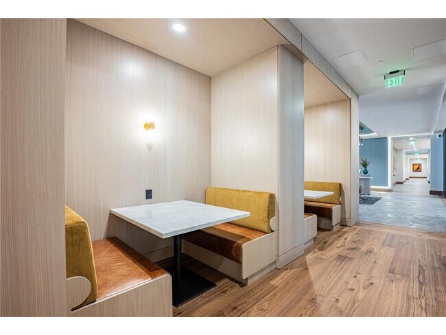 Building Photo - 640 Wisconsin Ave N