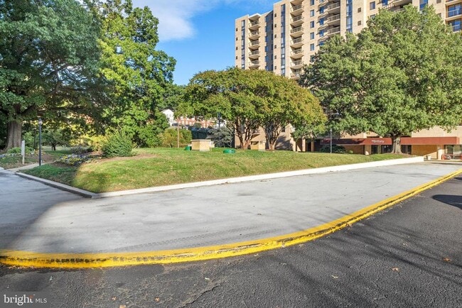 Building Photo - 4600 S Four Mile Run Dr