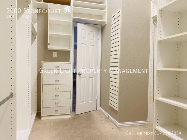 Building Photo - 2000 Stonecourt Dr