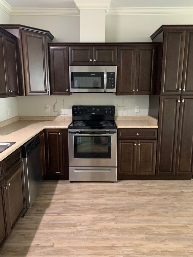 Building Photo - Yorktown Place-Gated Townhome Community-Tibet Ave.