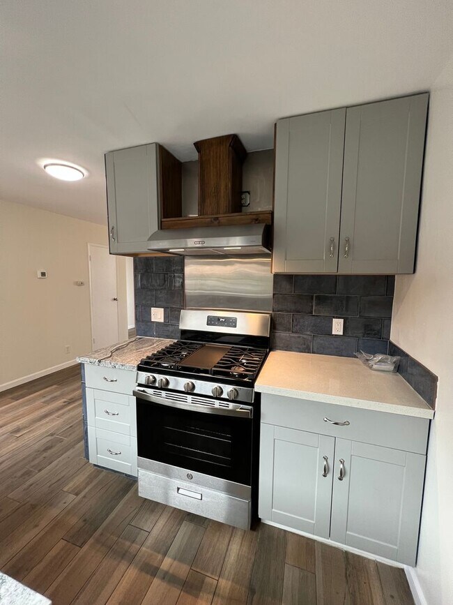 Building Photo - SHORECREST4112-4116