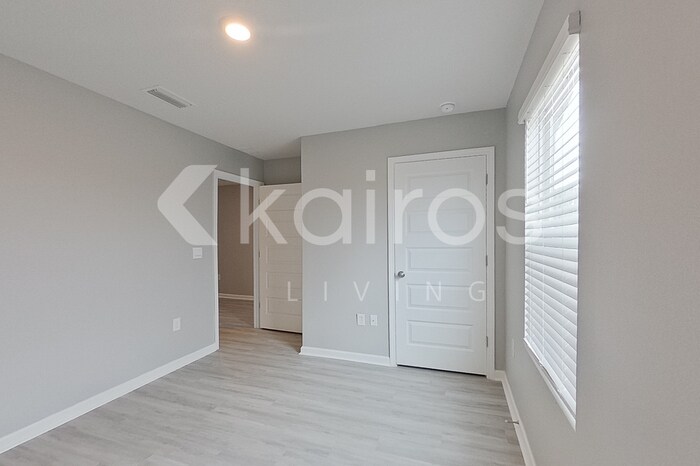 Building Photo - 241 Monarch Ln