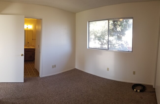 Building Photo - 1 bed 1 bath single level Condo in Los Osos!