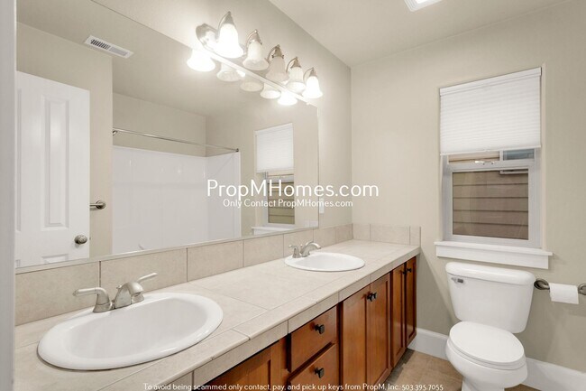 Building Photo - Updated Three Bedroom Gem in Bethany!