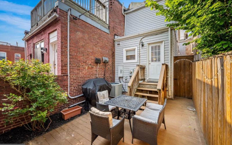 Building Photo - 3303 Foster Ave