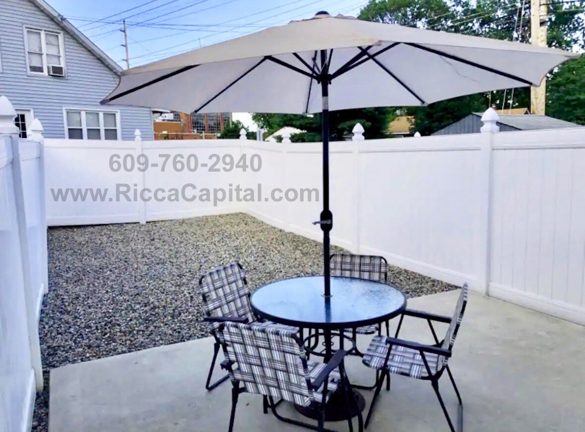 Building Photo - 215 S Atlantic Ave E