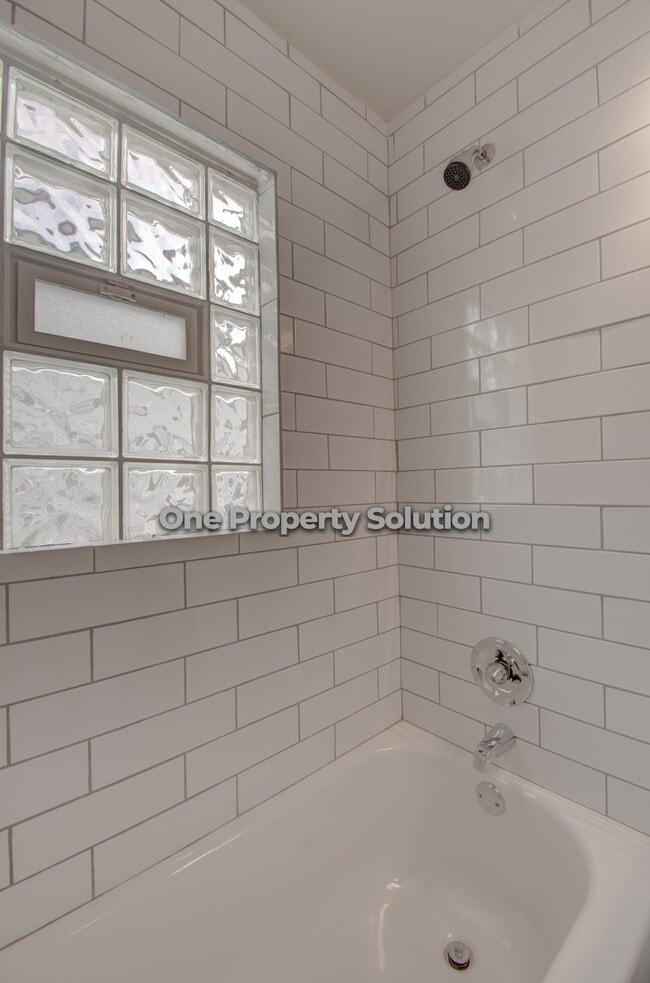 Building Photo - 1062 Hovey St